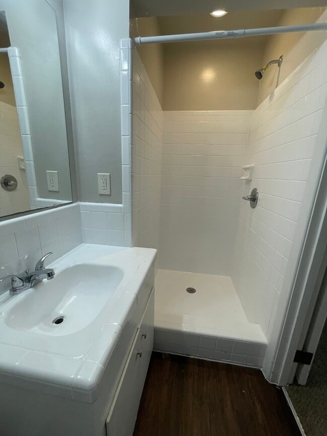 Building Photo - 6800 Hinkson Rd