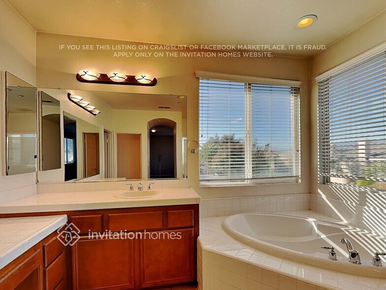 Building Photo - 1021 E Pennsylvania Ave