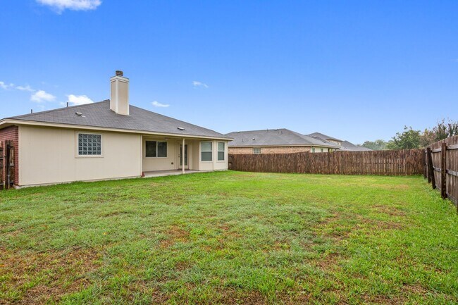 Building Photo - Open Concept living in MIDWAY ISD