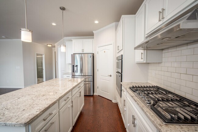 Building Photo - 2825 Dillon Dr
