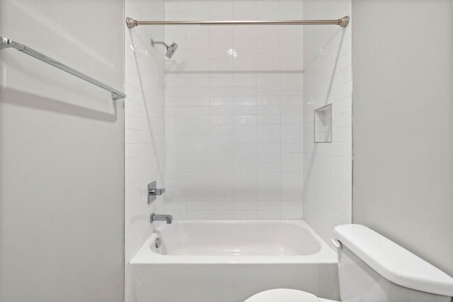 Building Photo - Spacious 4-Bed Gem in Nashville: 2360 sq f...