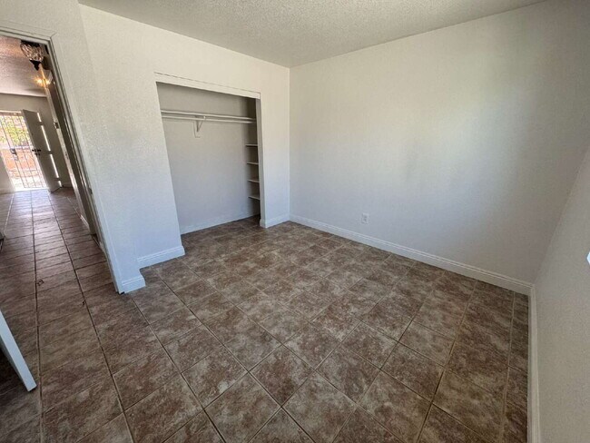 Building Photo - "Cozy 2-Bedroom Haven in North Las Vegas – 810 Sq Ft of Comfort on Harvard St!"