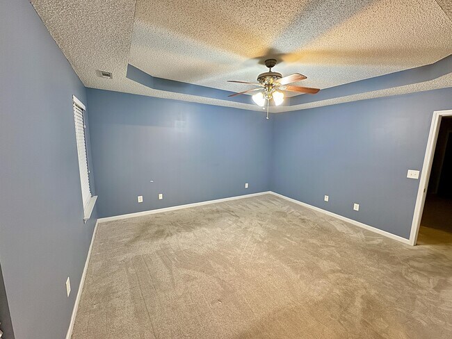 Building Photo - 322 Clover Brook Dr