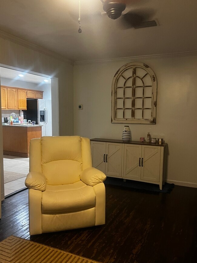 Building Photo - 1702 2nd Ave E