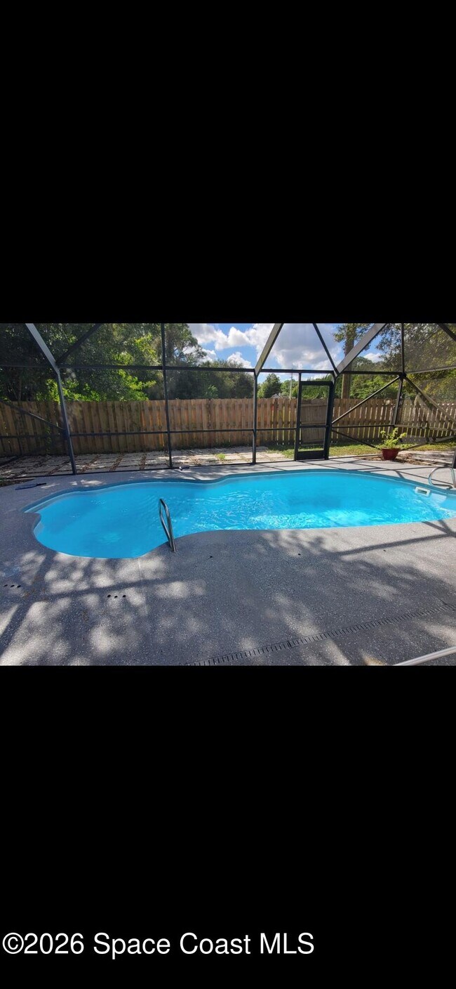 Building Photo - 462 Breakwater St SE