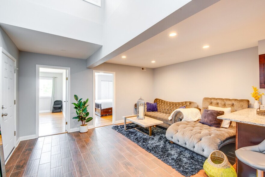 Building Photo - 8136 S Kedzie Ave