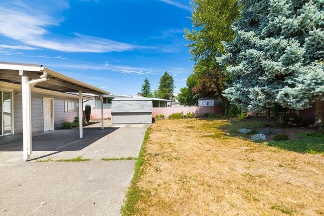 Building Photo - Remodeled 3 Bedroom Rambler Situated on a ...