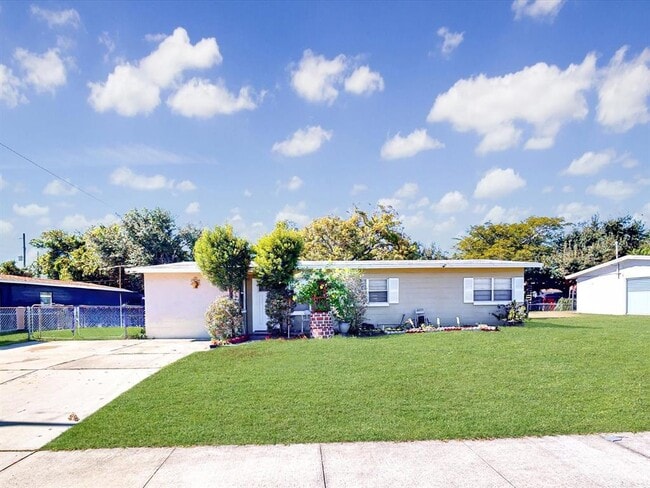 Building Photo - 2502 N Beaumont Ave