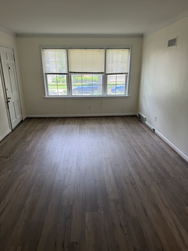 Building Photo - 41 Brighton Way