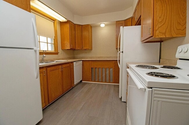 Building Photo - 815 5th Ave S