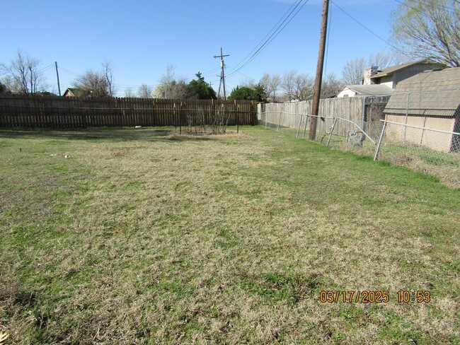 Building Photo - Remodeled three-bedroom home located in th...