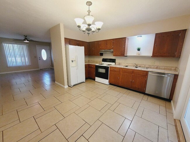 Building Photo - 5680 Doonesbury Way