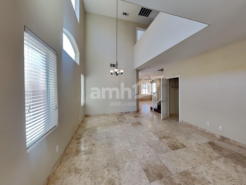 Building Photo - 6327 Hamilton Grove Ave