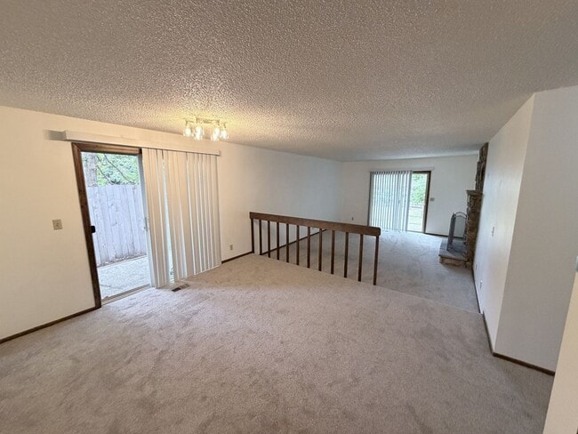 Building Photo - r1078