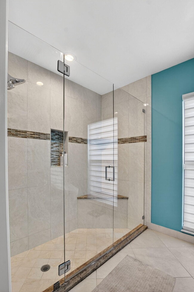 Building Photo - 10065 Camelback Ln
