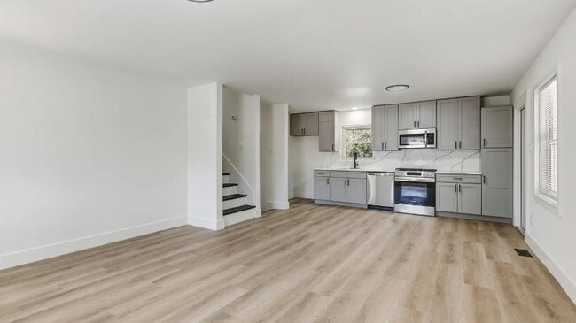 Building Photo - 413 Solar Dr