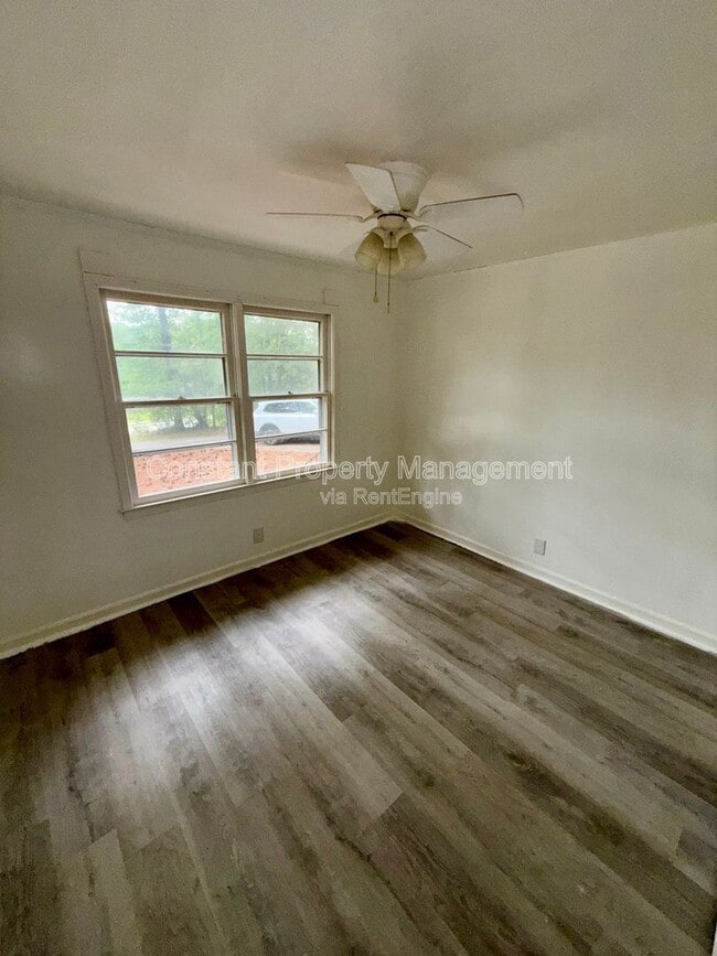 Building Photo - 4158 Log Cabin Dr