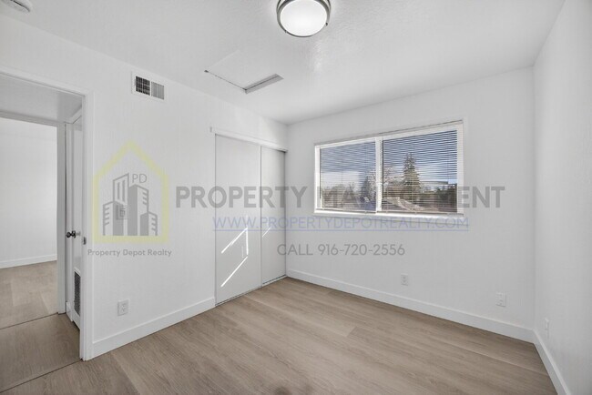 Building Photo - Remodeled 2-Bedroom Gem Near Sac City College