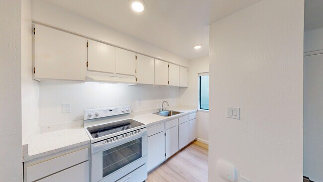 Building Photo - 515 B St