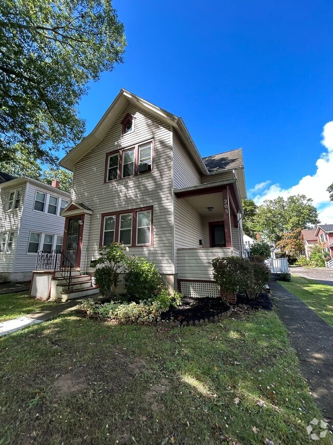 Building Photo - 205-207 Berkeley St