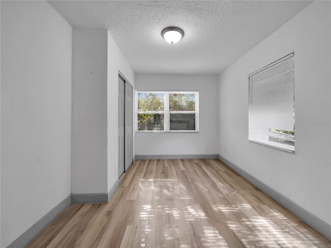 Building Photo - 40 S Linden Dr