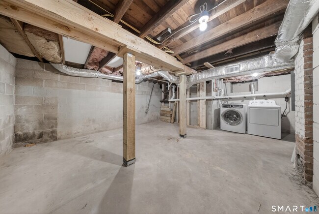 Building Photo - 207 Hillcrest Rd