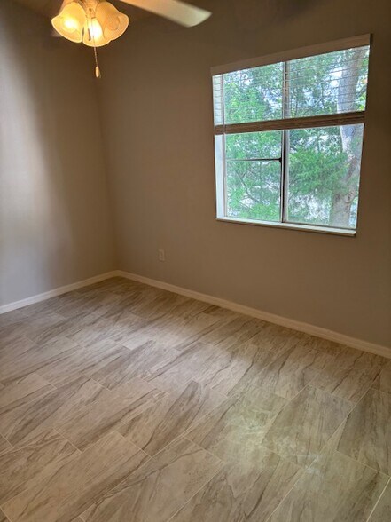 Building Photo - 175 N Pearl Lake Cswy