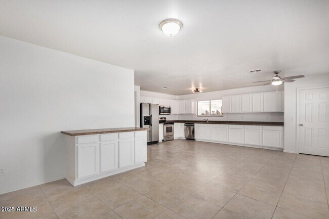 Building Photo - 11836 W Rosewood Dr