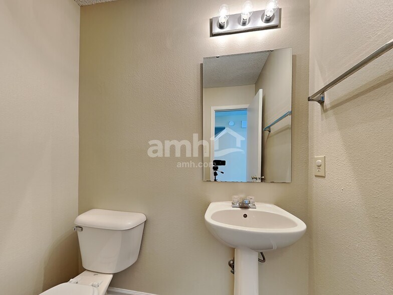 Building Photo - 12338 Teacup Way