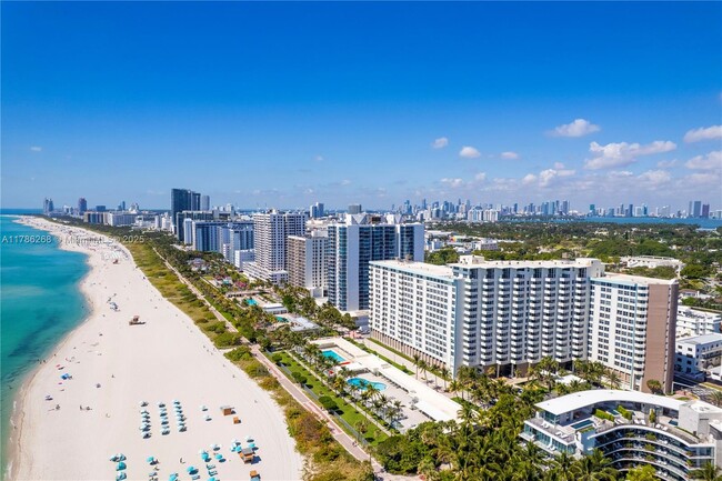 Building Photo - 2899 Collins Ave