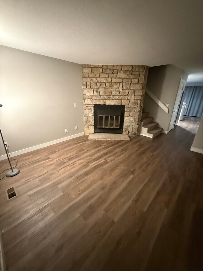 Building Photo - 10770 Foxwood Ct