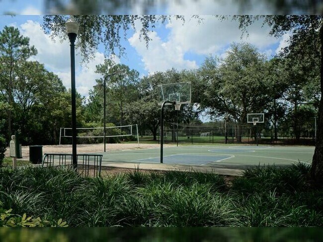 Building Photo - Spacious 1-Bedroom Condo with Modern Upgra...