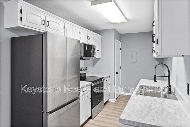 Building Photo - 1937 High St