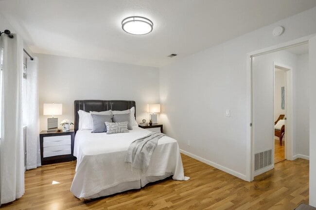 Building Photo - 545 Cassatt Way