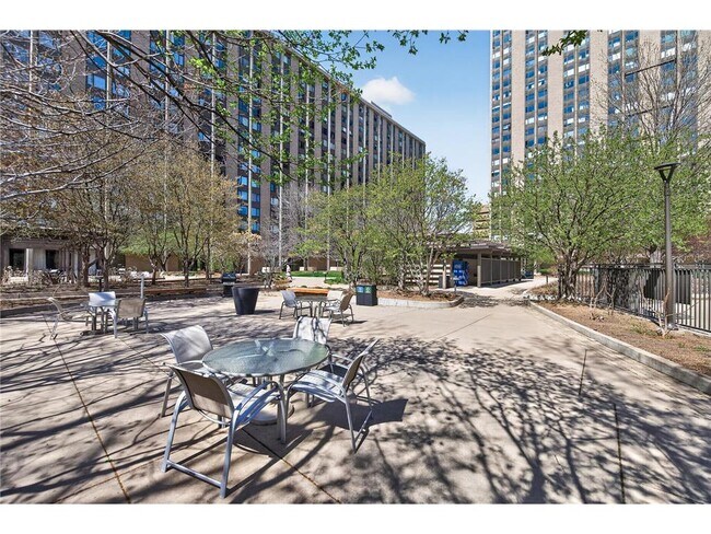 Building Photo - 19 S 1st St