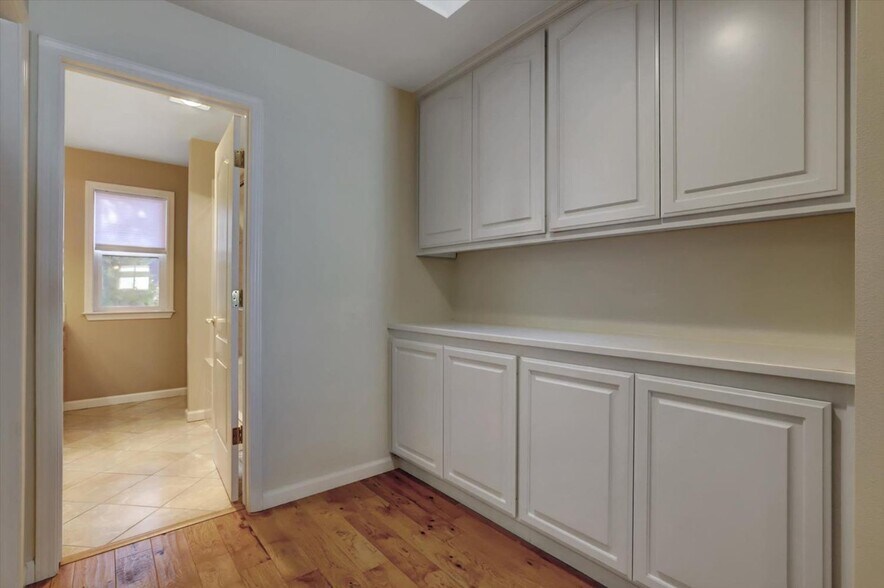 Hall Storage - 18527 Jayhawk Dr