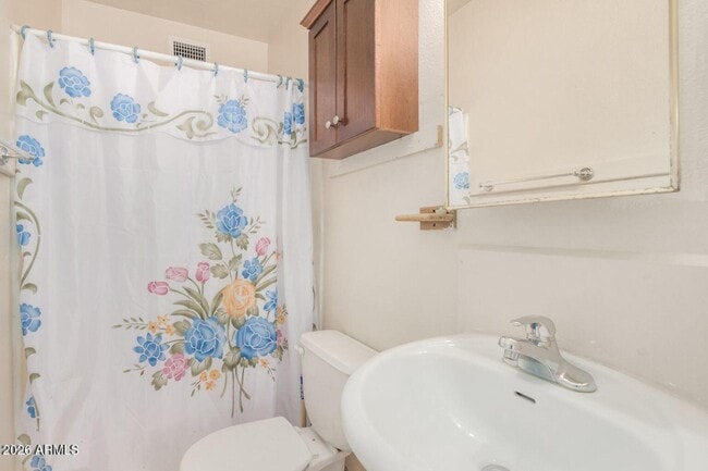 Building Photo - 516 W 9th St