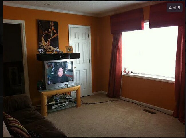 Building Photo - 2315 Vineyard Dr