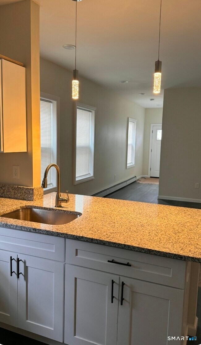 Building Photo - 48 Brook St