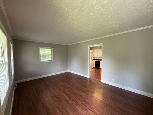 Building Photo - 2001 Elmwood St