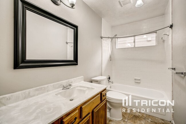 Building Photo - 10910 Linwood Ct