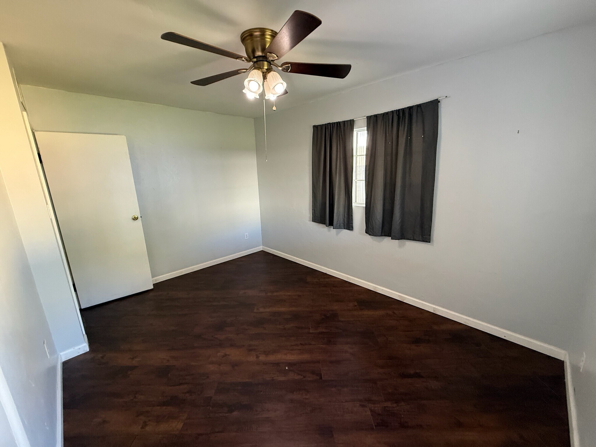 Building Photo - 1634 E 12th St