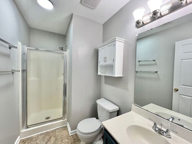 Building Photo - 302 Center Heights Ct