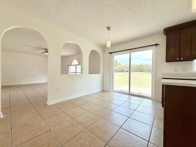 Building Photo - The perfect haven - 4Bedrooms / 2.5Bath family home at Orlando!