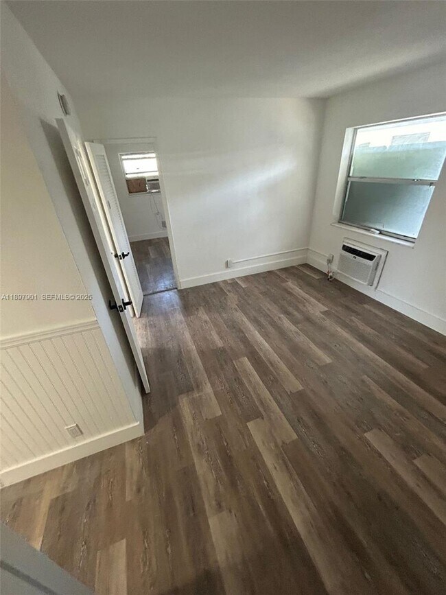 Building Photo - 1035 N Andrews Ave