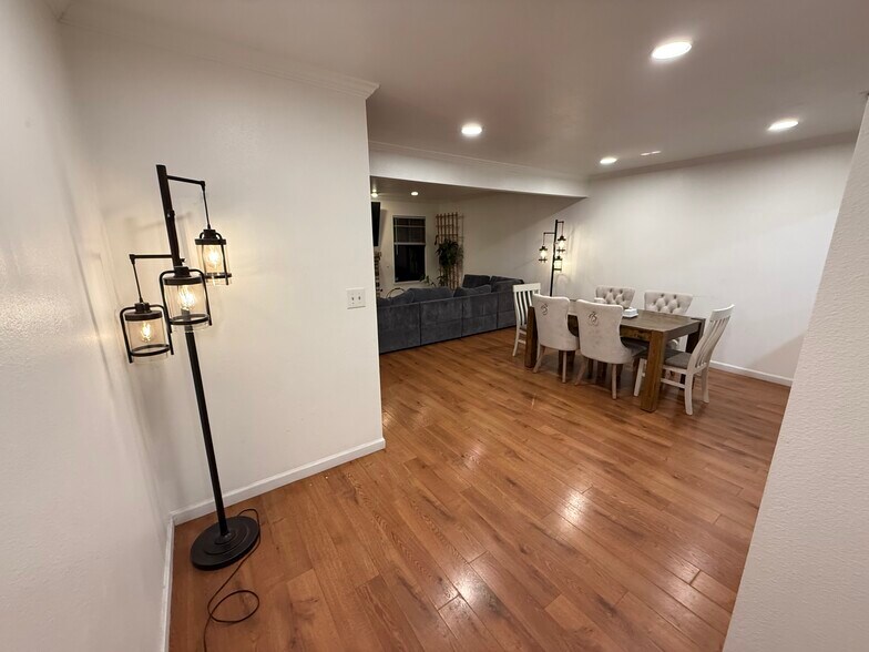 Building Photo - 1868 Cherokee Dr