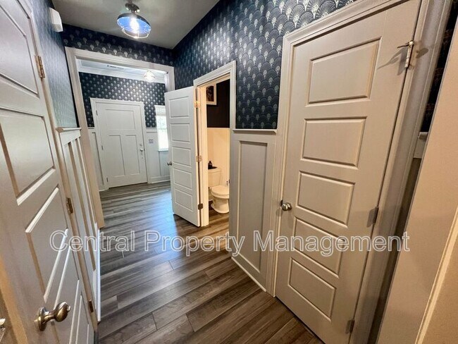 Building Photo - 18 Camden Wds Trl