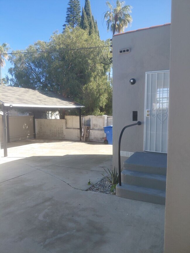 Building Photo - 1010