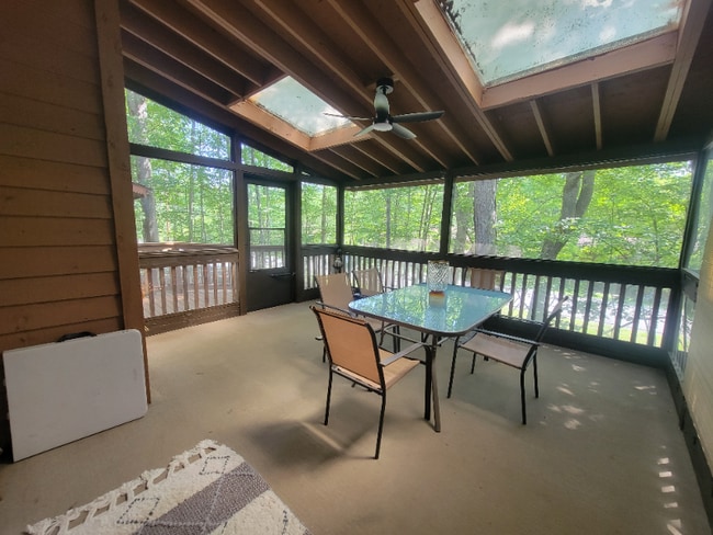 Building Photo - 216 Falls Cir