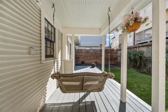 Building Photo - 511 Peden St